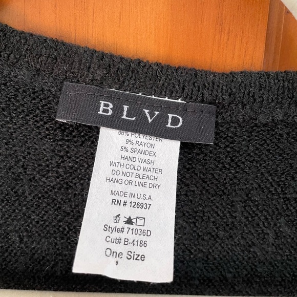 Sweater - Picture 3 of 4